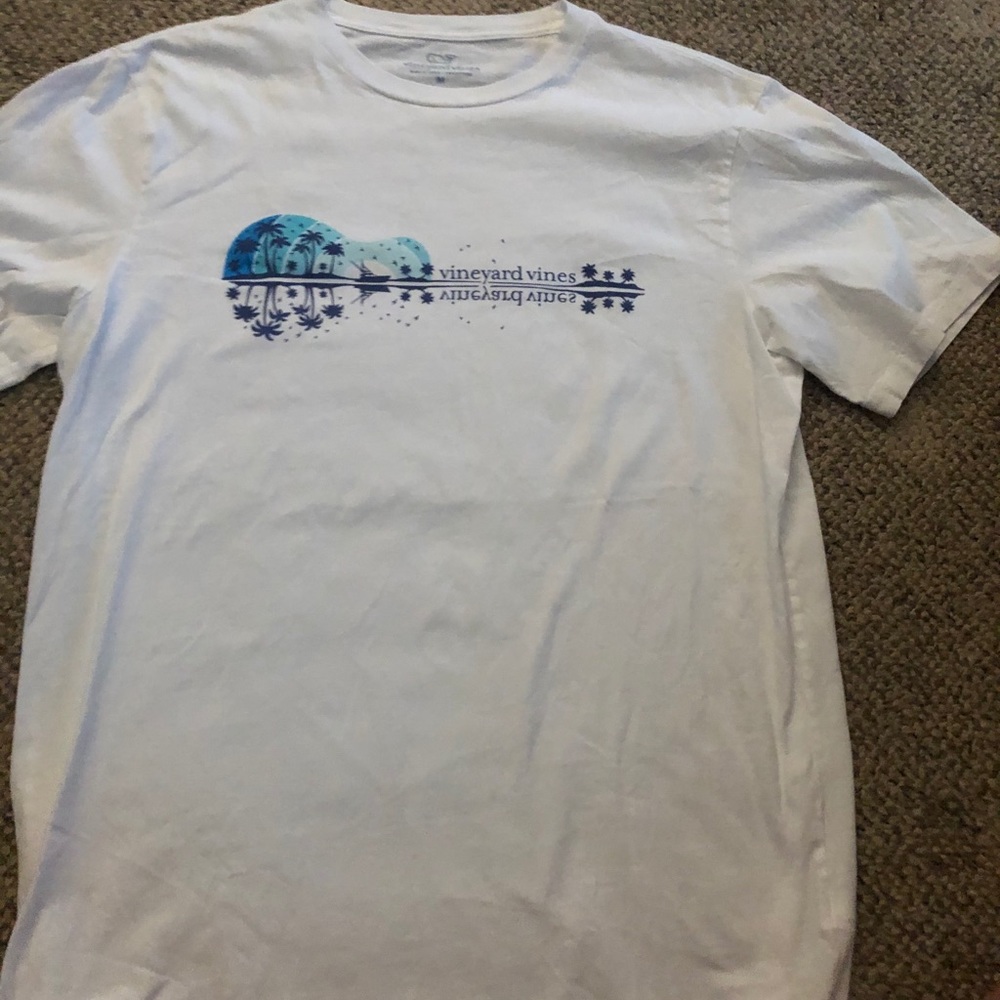 Vineyard Vines T shirt